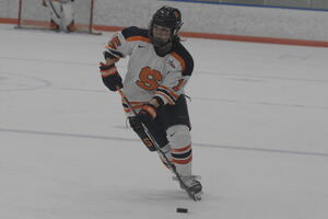 Sarah Marchand scored once in each of the first two periods, to help Syracuse to a 4-3 victory over Lindenwood.
