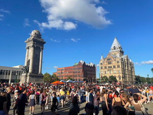 Citrus in the City is one of the most anticipated Syracuse Welcome events. With food from local Syracuse staples and performances from SU groups, freshmen come to experience a glimpse of the semester to come.