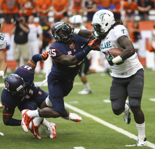 Tulane fullback Rob Kelley stiff arms Syracuse linebacker Dyshawn Davis.