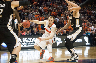 Cooney stops his dribble at the elbow before hitting a mid-range jumper.